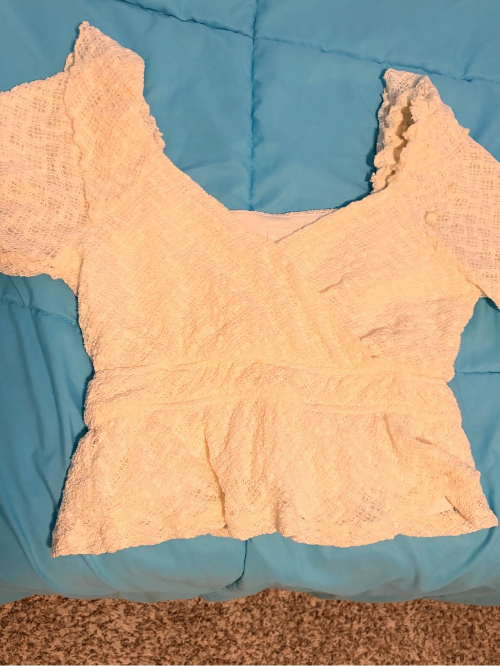 Sadie & Sage Cream Lace Peplum Blouse M